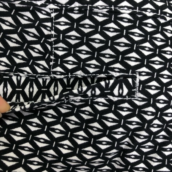 A.n.a Black and White Triangle Shorts - Picture 5 of 6